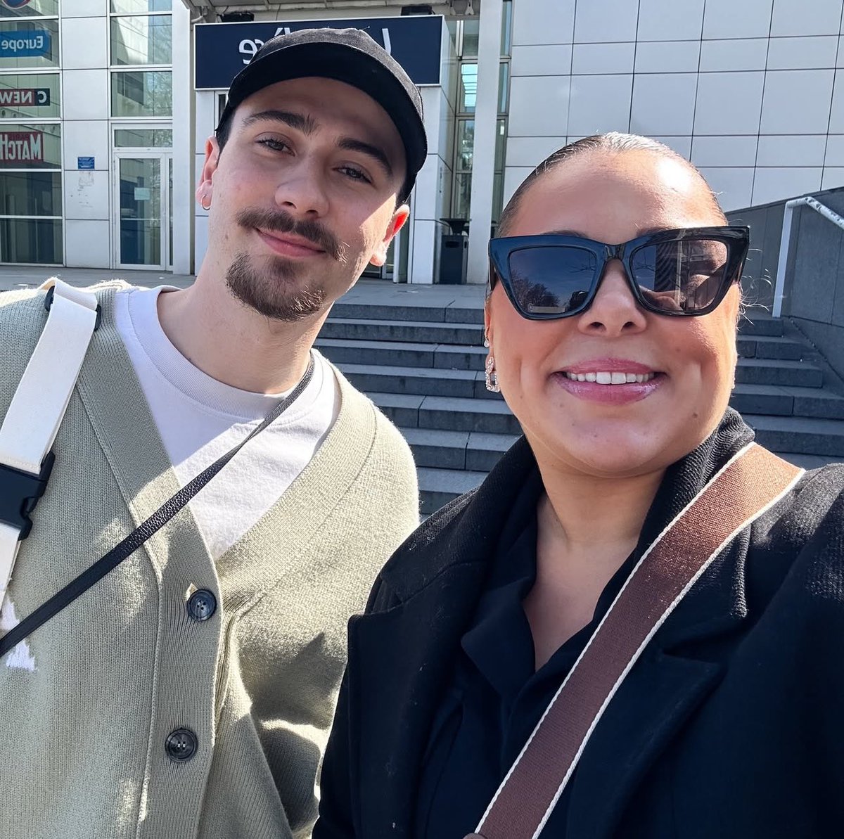 Laurie ✨ tweet media