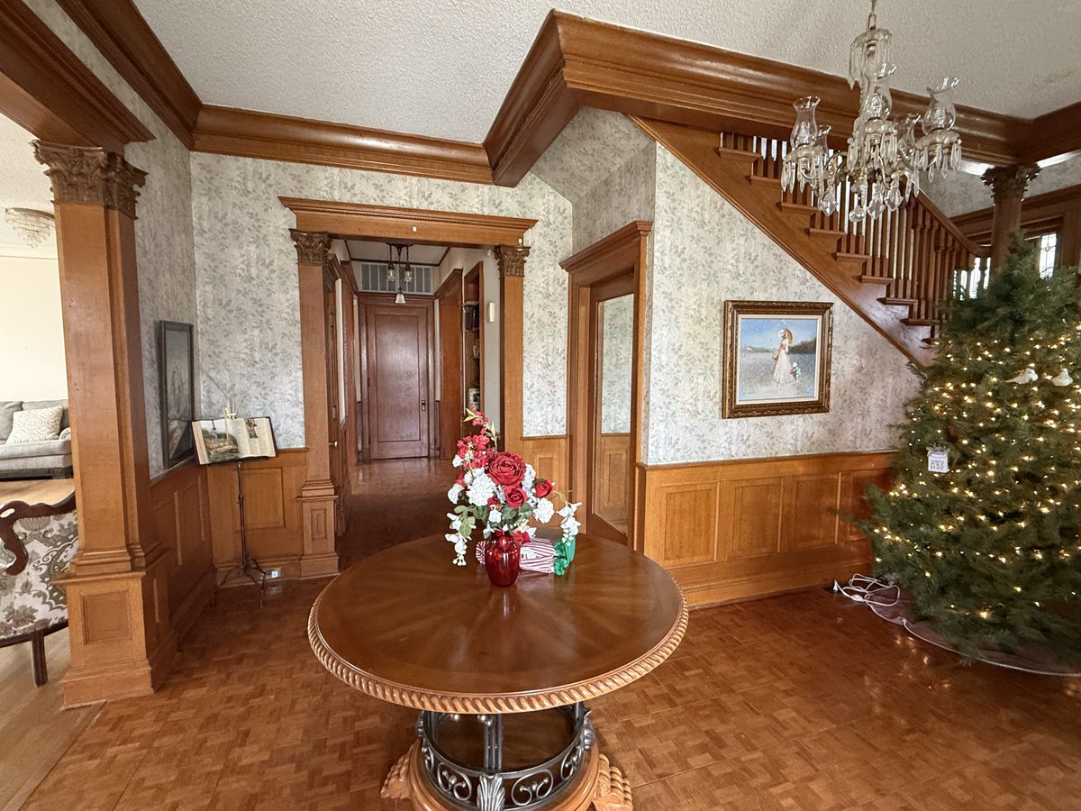 Zillow Gone Wild 🏡 tweet media