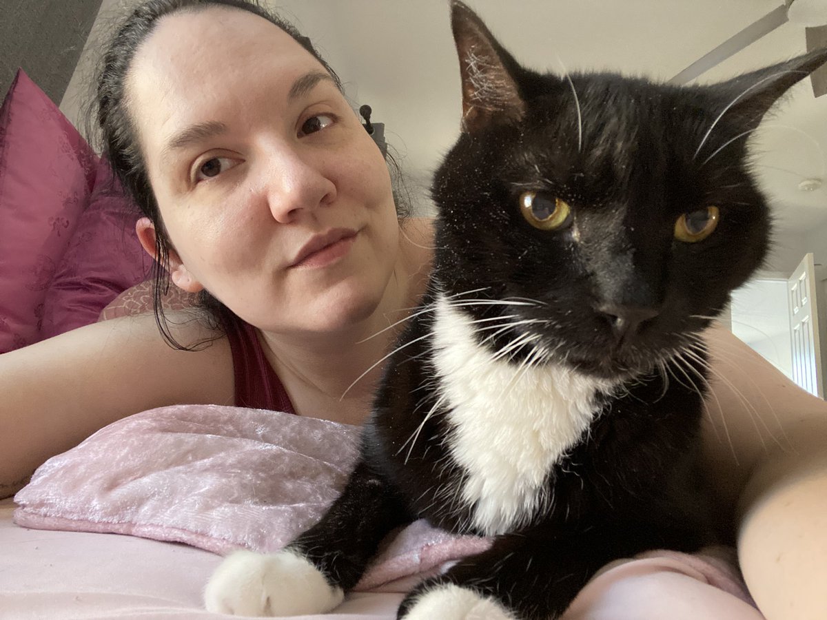 Luna Sapphire tweet media