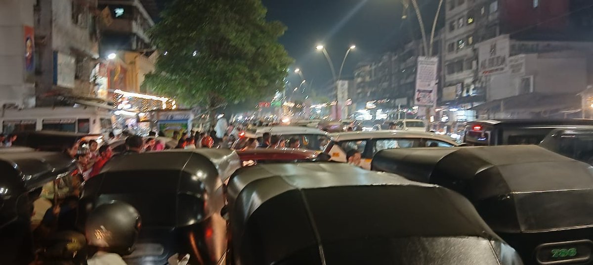 IraqiArif's tweet photo. Heavy traffic at M.M.Valley. Mittal Junction due to the Mela at Mittal and MMValley and the department are sleeping at home.....@ThaneLive @CMOMaharashtra @ThaneCityPolice https://t.co/ed2rZlrMnn