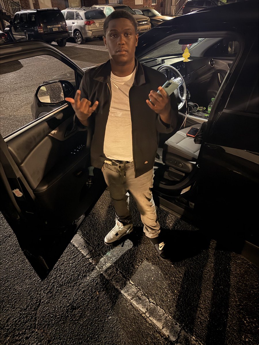 Fookie100k_'s tweet photo. Pop out with the them members a nigga bet no play with this shit I’m dying about the gang I’ll spray bout the click💯🩸… 👻 https://t.co/cdkTjit51c