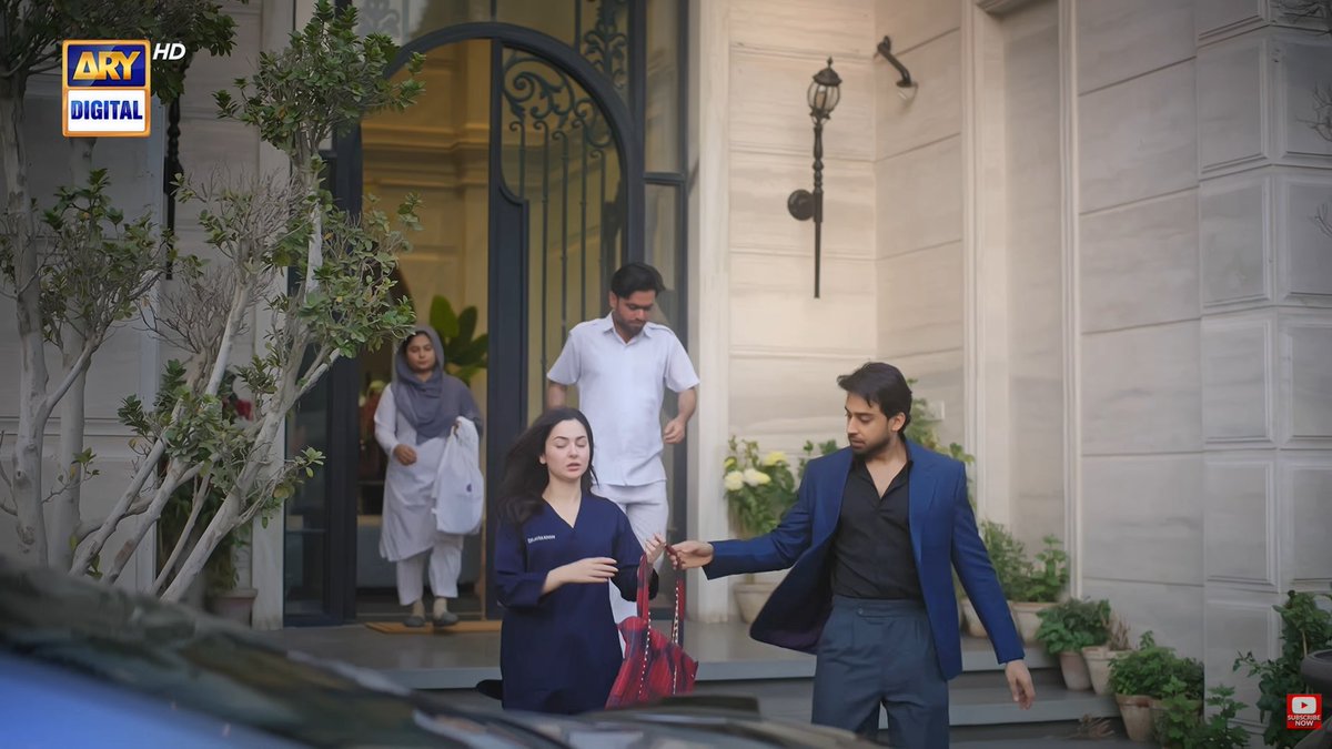 In 99 percent of dramas u would see the wife handing the briefcase here…

Tote Bag that started it all for Mr &amp; Dr. Ayra 

#BilalAbbasKhan #HaniaAamir #MeriZindagiHaiTu