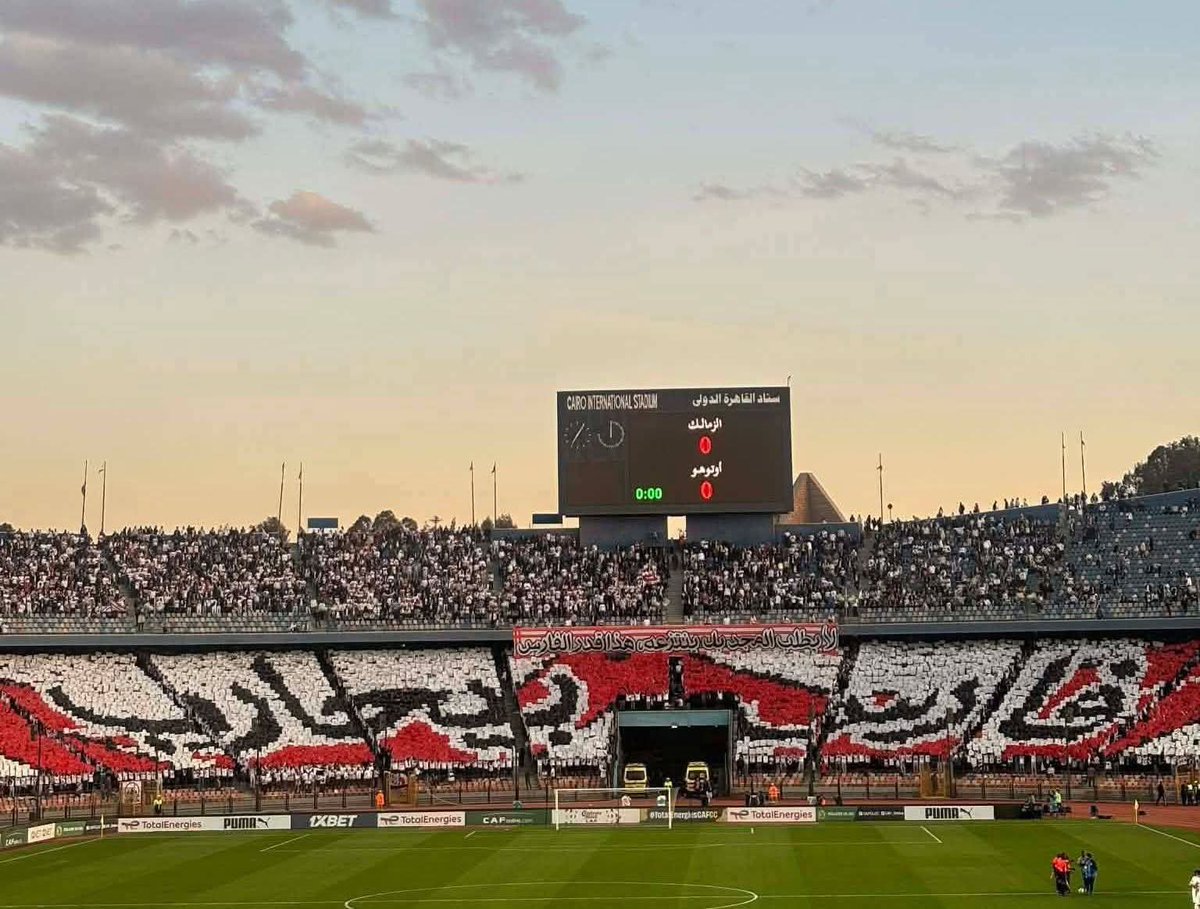 فريق لاعيبته مبتاخدش فلوسها، ومش هقولك بيكمل عشاه نوم هو معندوش سرير أصلا،وعليه 13 قضيه في الفيفا وموقوف قيده،ومسحوب منه الأرض اللي هي طوق النجاة، وبيعتمد على الناشئين، ورغم كل دا متصدر الدوري وبينافس وهو الفريق المصري الوحيد اللي مستمر في البطولات القاريه، أقوى نادي في العالم.