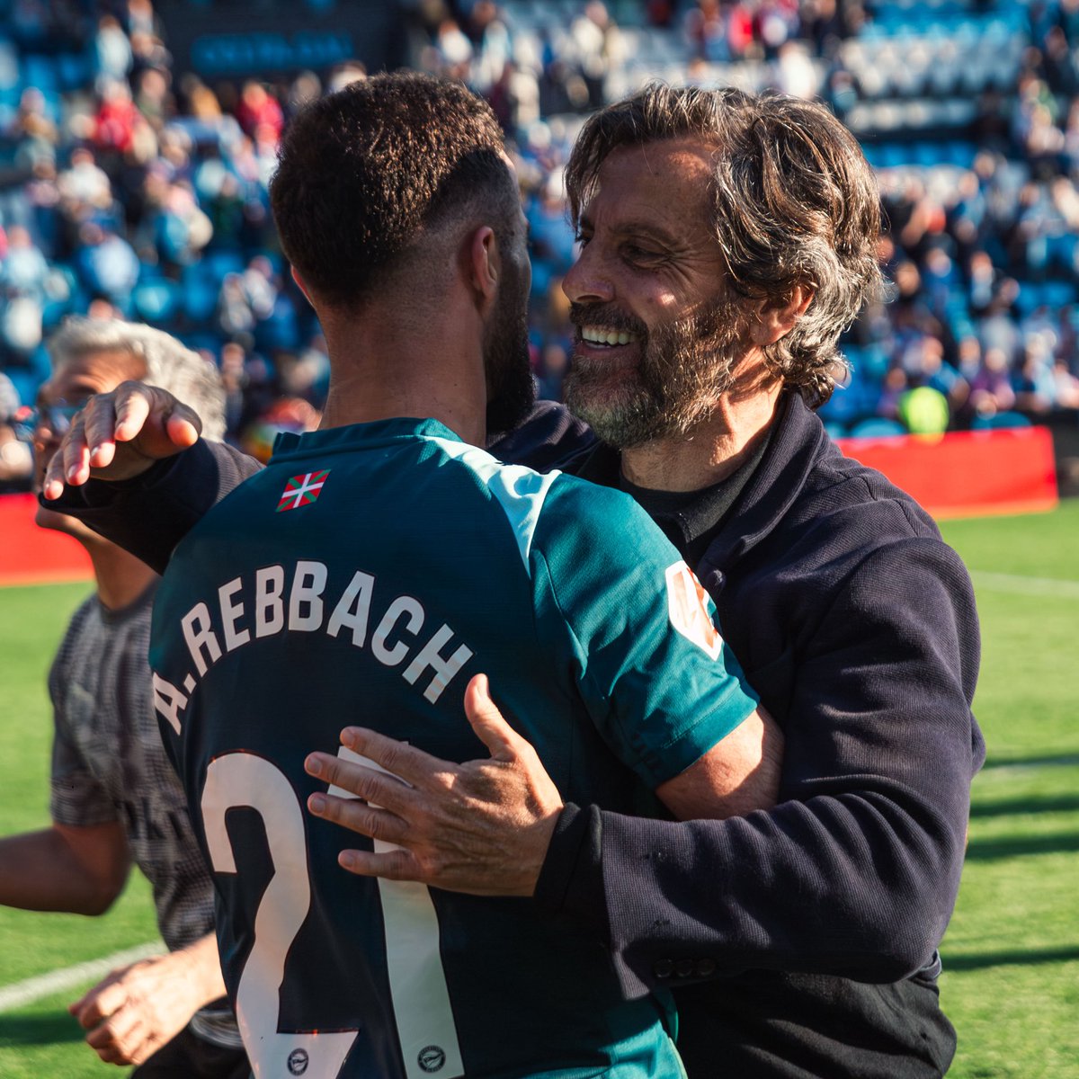 Alaves's tweet photo. ¡REMONTADA HISTÓRICA! 📖

No se veía una remontada como esta desde hacía 21 años.

¡Hemos remontado 3 goles de desventaja fuera de casa! ✊🏼✊🏼

#CeltaAlavés https://t.co/KlUQAHXMkU