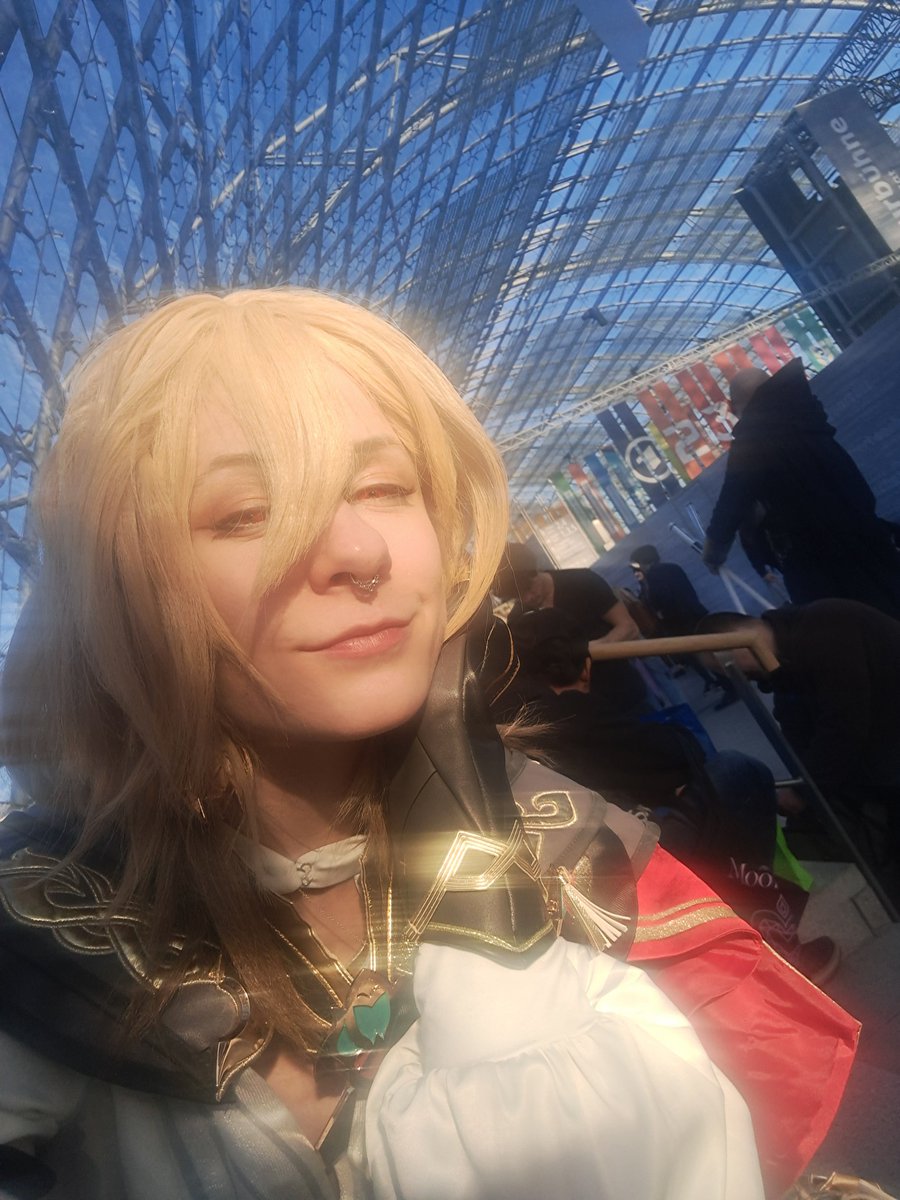 𝐼𝑣𝑜𝑟𝑦 (C6 Hkvthm haver) tweet media