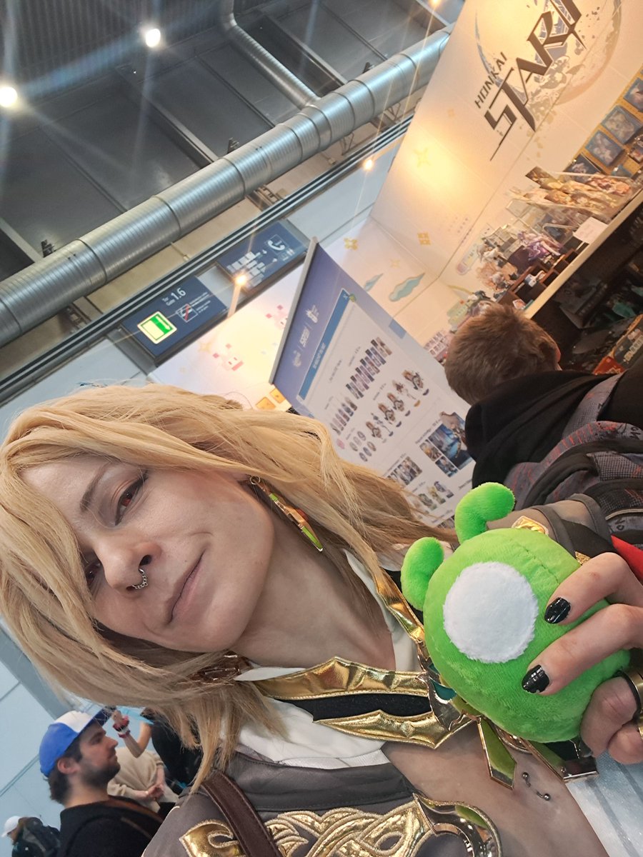 𝐼𝑣𝑜𝑟𝑦 (C6 Hkvthm haver) tweet media