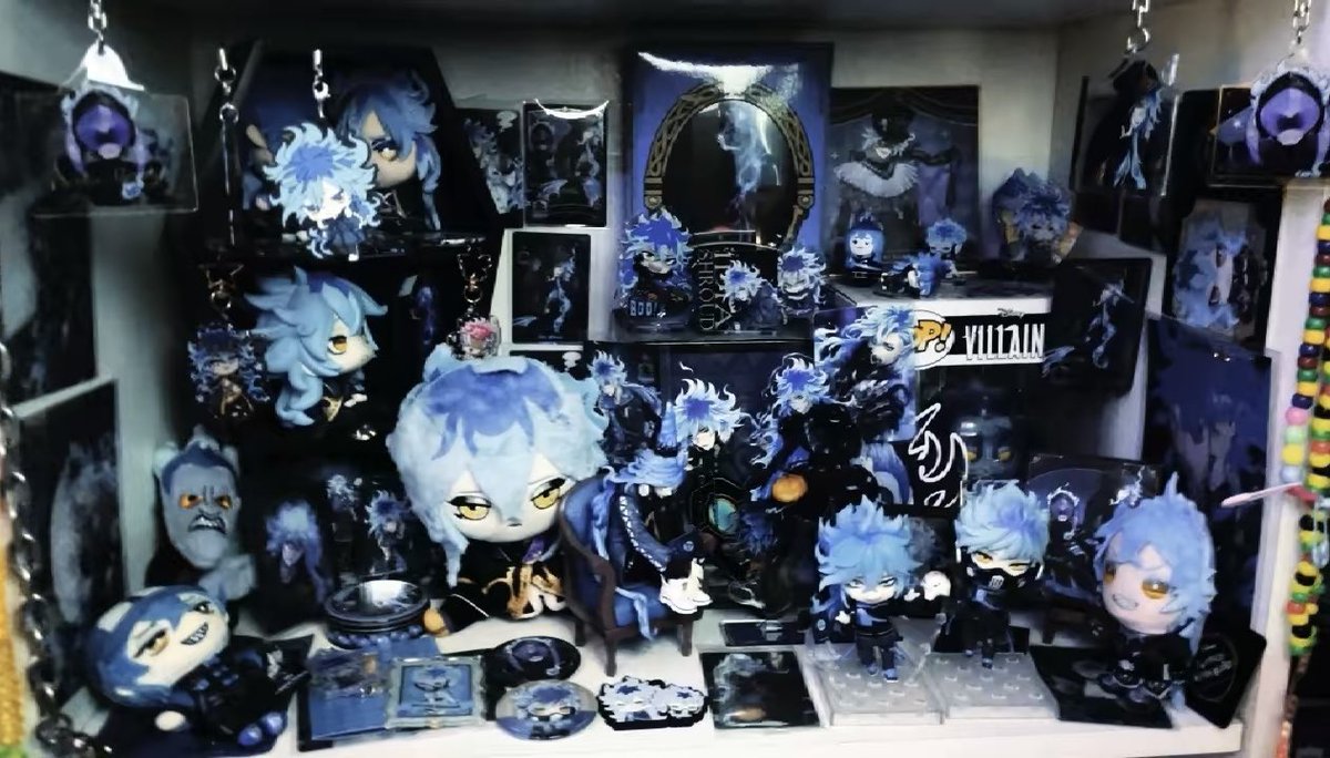Z0MBIEFICATI0N's tweet image. UPDATED ITA BAGS AND SHRINE!!!!!!!! sneaking gloomy pumpkins in there i couldbt be happier #dedicated 🎃💀