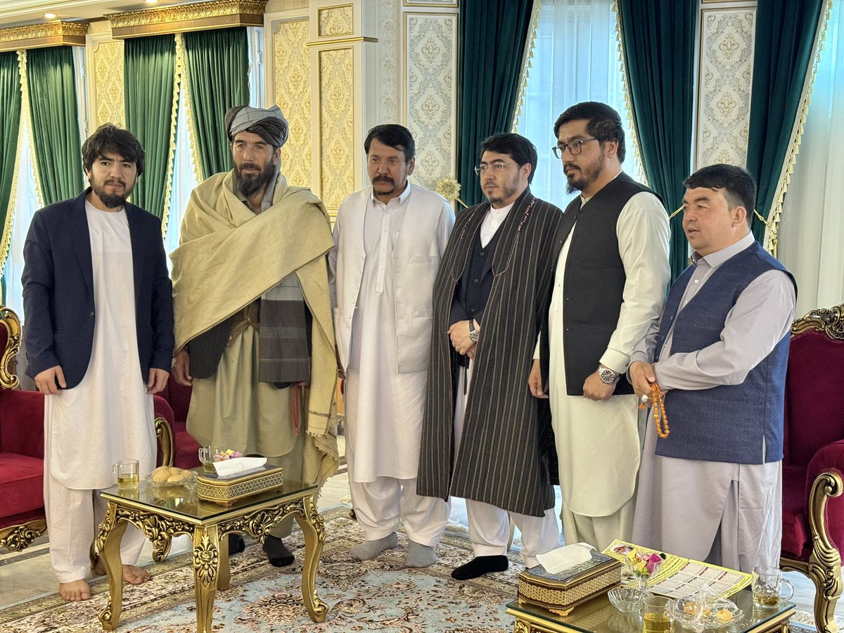 _nation_party's tweet photo. (۶۱)

به مناسبت عید سعید فطر؛ دیدار و عید مبارکی با اقشار مختلف مردم شریف، مومن و عزتمند کابل

کابل - ۲ حمل ۱۴۰۵ https://t.co/tiJ23hoIxX