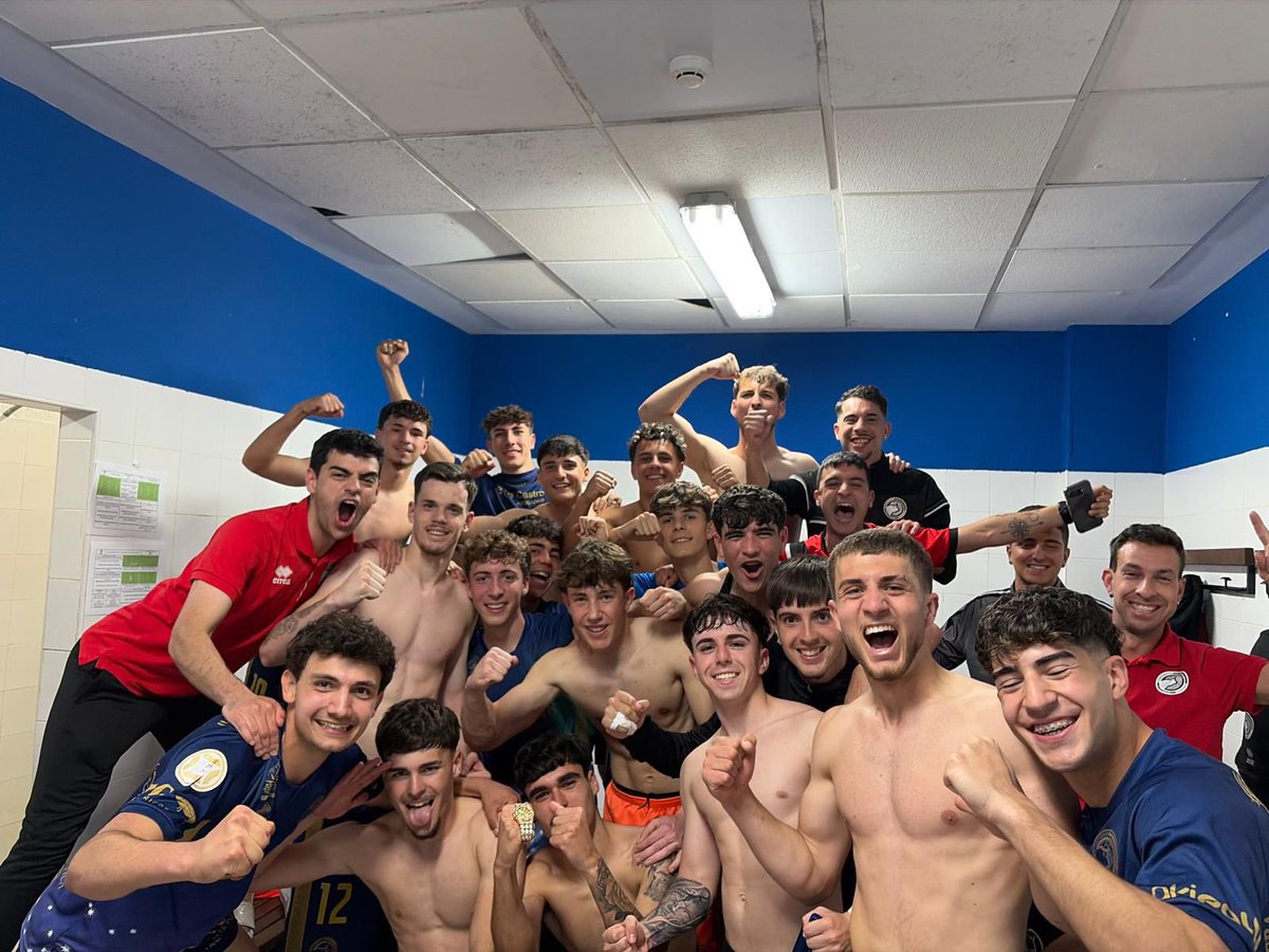 JuvenilDH's tweet photo. 📝 CRÓNICA 📝

⚫️⚪️ Unionistas asalta 🏟️ Vallecas en el descuento y acaricia la ✅ salvación

 🔗 https://t.co/FZanvG7urg  

#JuvenilDH👟 https://t.co/olZZ4IVQsj