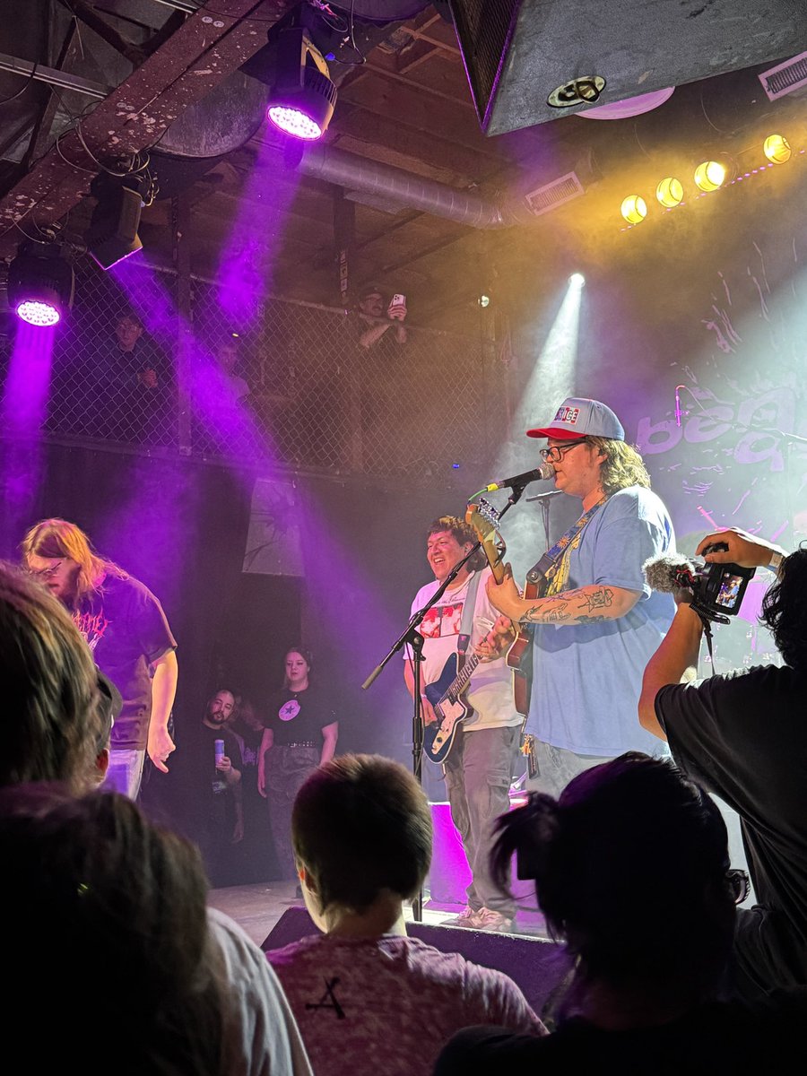 ✨localchaos✨ tweet media