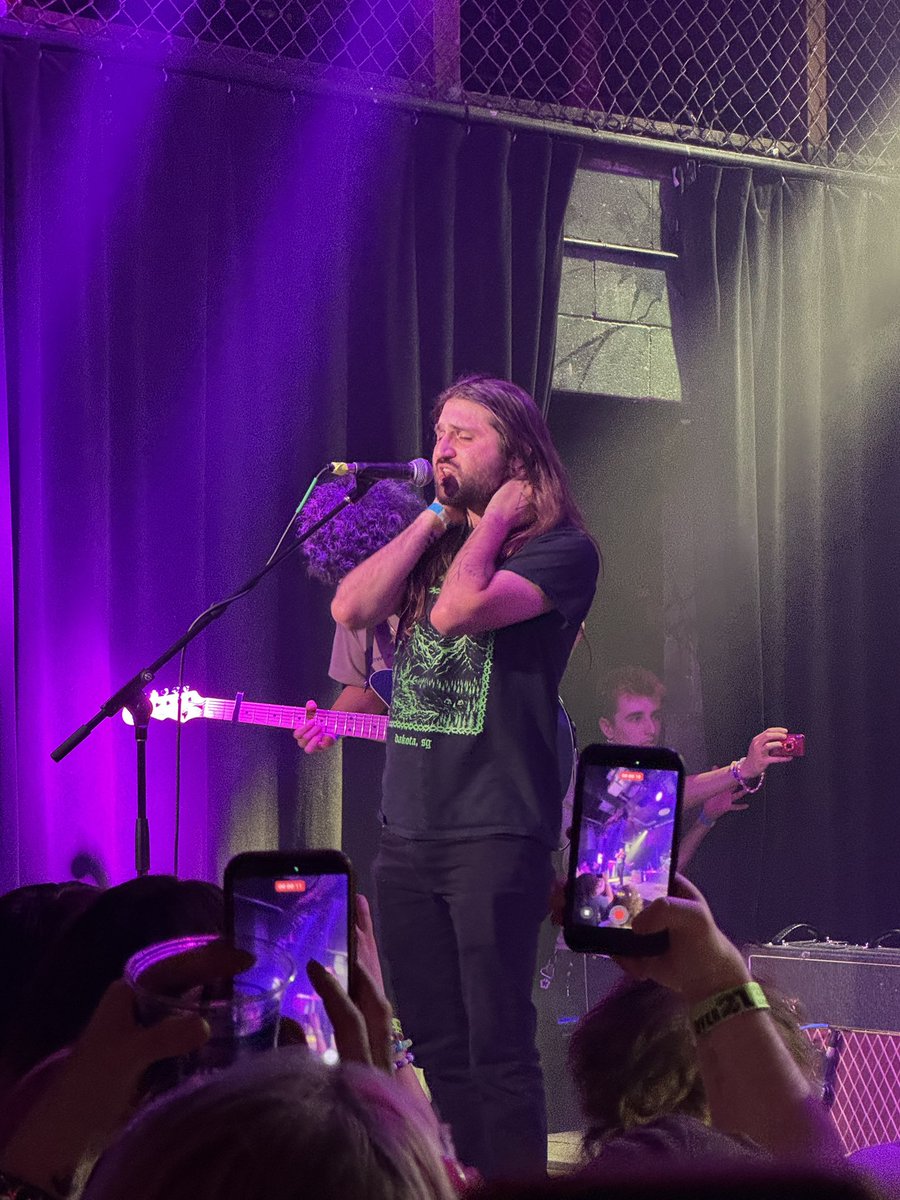 ✨localchaos✨ tweet media