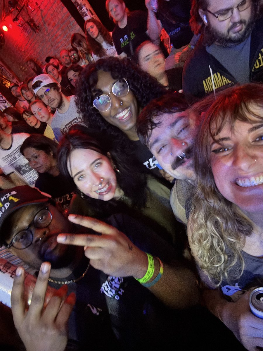 ✨localchaos✨ tweet media