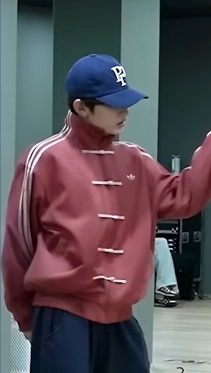 tori 🐬 tweet media