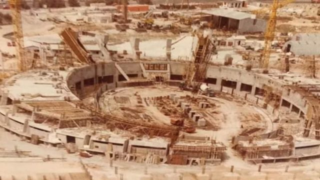 g_akis's tweet photo. Εικόνα από το υπό ανέγερση ΣΕΦ 1984-85 https://t.co/n5h8KZTLfW