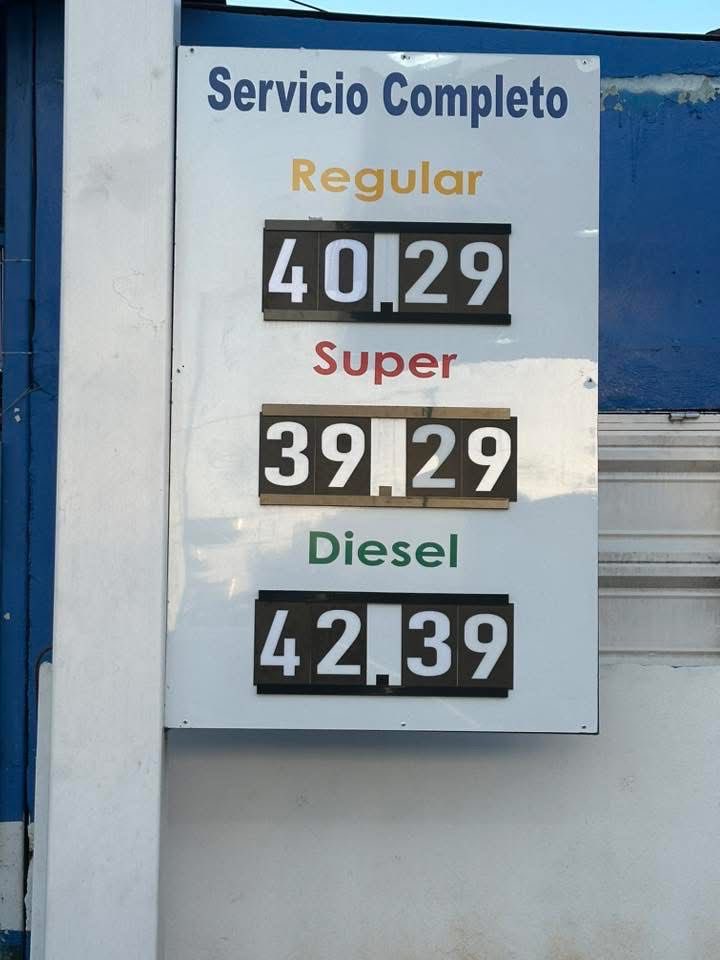 Hoy en el Peten los precios ya sobrepasan los Q42 en el diésel .. aunque tengan inventarios de más de 1 mes los importadores siguen especulando. La SAT, DIACO y MEM deben evitan los abusos.