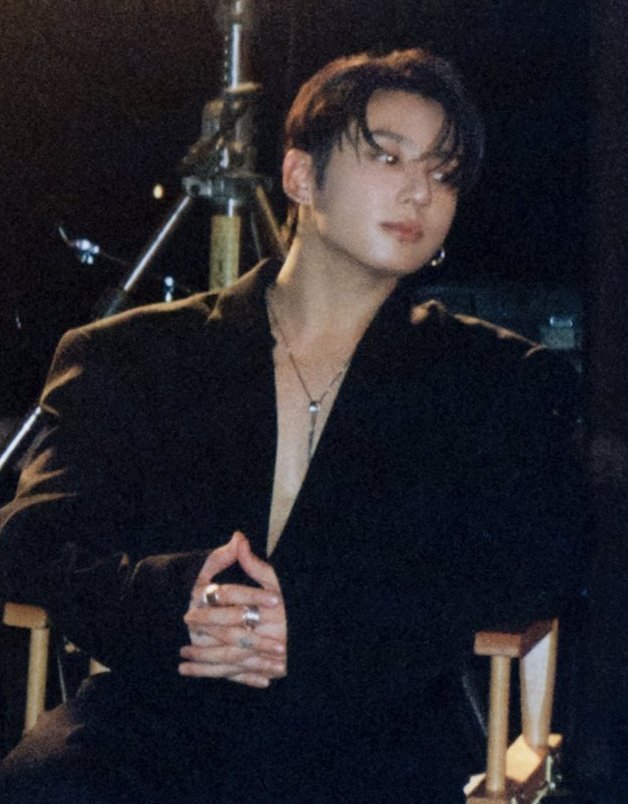gimbapku's tweet photo. this genre of Jungkook pictures looking like a vampire prince https://t.co/WyptdIRxBU
