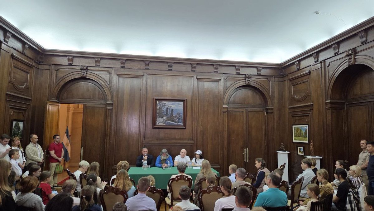 Посольство России,AR tweet media