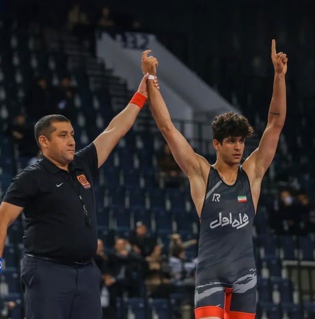 نوید، اونها تو رو کشتن تا شجاعت رو کشته باشن! 

اونها نفهمیدن، جان رو‌ میشه گرفت اما شجاعت رو نه! 

شجاعت سینه‌به‌سینه نقل می‌شه تا در قلب جوان دیگری دوباره متولد بشه، مثل قلب صالح. 
#KingRezaPahlavi‌ 
#DigitalBlackOutIran‌