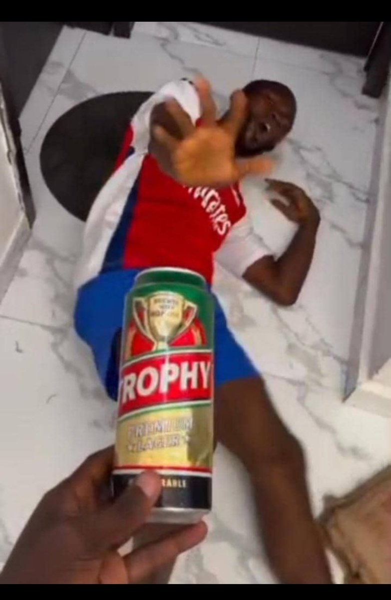 Arsenal and Trophy na two parallel line wey no go ever fit meet.