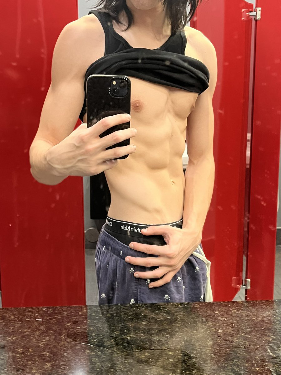 bobbythemodel's tweet photo. i love the gym, come chat with me :p https://t.co/hTP88FVIGu