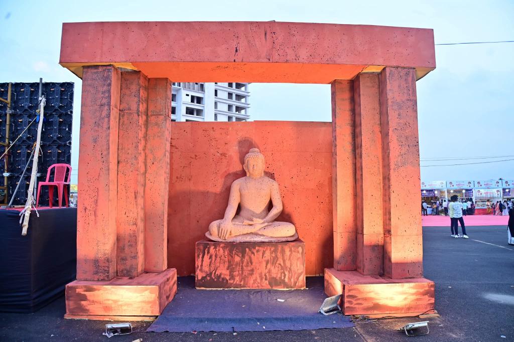 dm_jajpur's tweet photo. ପ୍ରାଚୀନ ବୌଦ୍ଧ ପରମ୍ପରାର ଗୌରବମୟ ସାକ୍ଷୀ ଯାଜପୁରର ହୀରକ ତ୍ରିଭୁଜ। ଏହାର ପ୍ରତୀକାତ୍ମକ ସ୍ୱାକ୍ଷର ବୁଦ୍ଧ ପାଭିଲିୟନ୍ ‘ଯଯାତି–୨୦୨୬’ ମହୋତ୍ସବରେ ଦର୍ଶକମାନଙ୍କ ମନକୁ ଆକର୍ଷିତ କରି ସାଉଁଟୁଛି ଅପାର ଆଦ୍ରୁତି।
#Jajati2026 #Jajpur #BuddhaPavilion #BuddhistHeritage #DiamondTriangle #AncientTradition #OdiaCulture https://t.co/JFUhRsMVUz