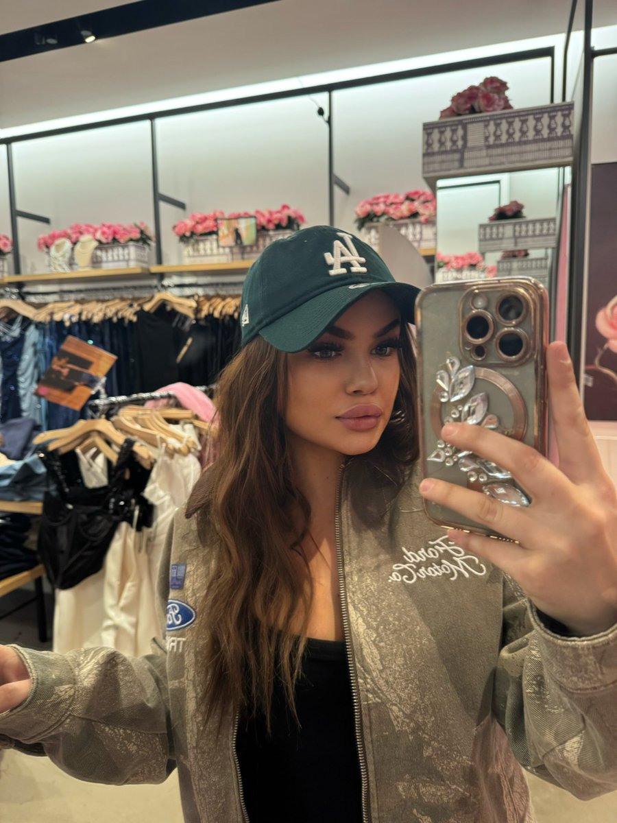 ✨ La petite✨ 4’11 tweet media