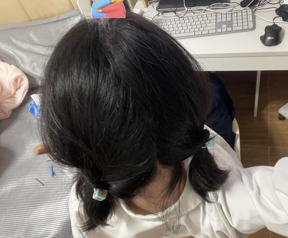 研究新发型中……很难找到一个能同时满足：可稳定复现，可爱和方便早八起床快速实现这三个需求的发型😓