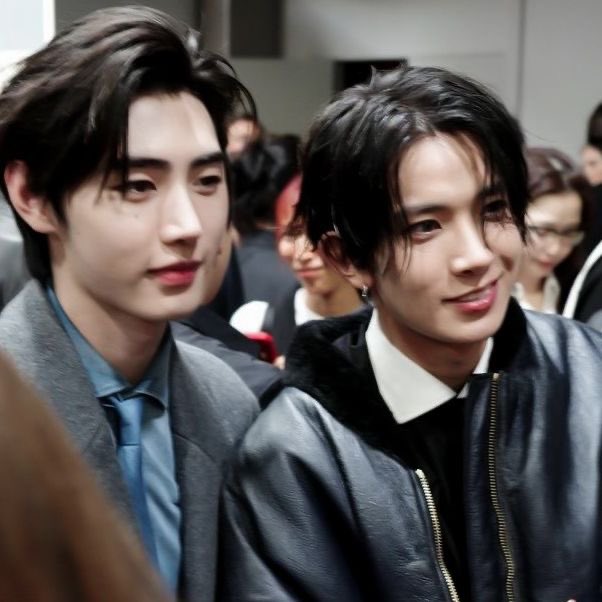 mildangzluv's tweet photo. ik i shouldn’t have to prove my love for heehoon to anyone but i rlly rlly rlly mean it when i say that they occupy both halves of my heart, idek how else to say that i love them sm im here for u both always https://t.co/qDwb42gG5A