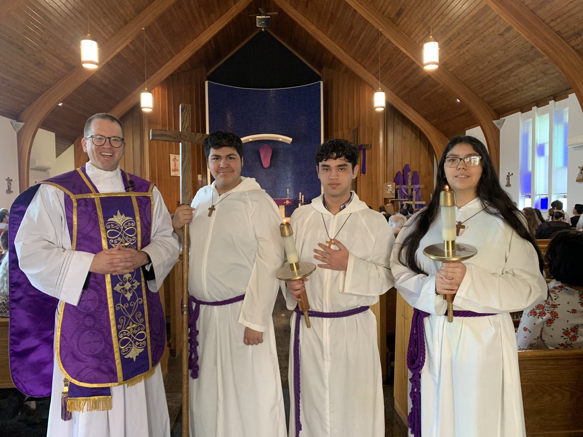 davidkidd2016's tweet photo. Thank you @padremueller for a blessed weekend at New Washington St. Bernard Parish and Willard St. Francis Xavier Parish to celebrate the Masses and Spanish Mass!! We also got to see the @kingandimusical at Buckeye Central High School!! God is blessing the good people there!! https://t.co/qibakNpfox