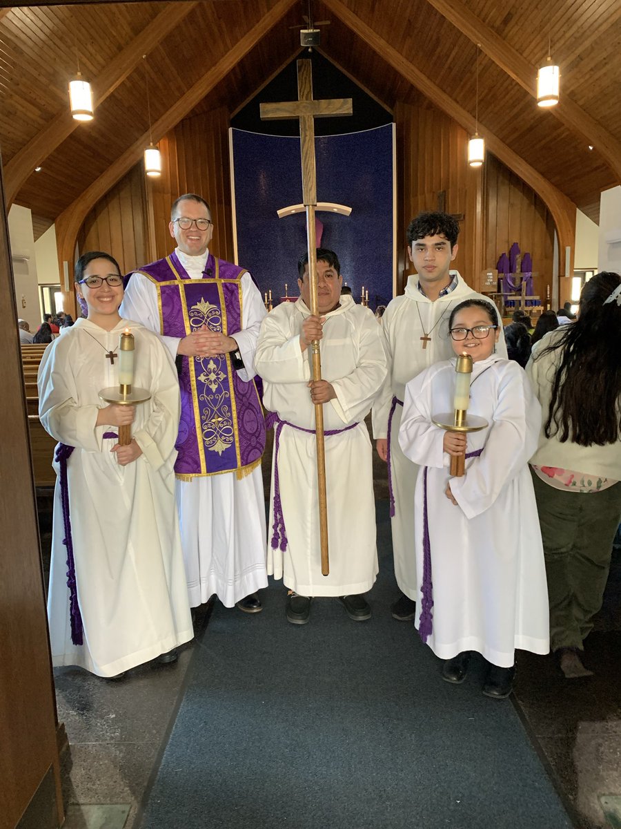 davidkidd2016's tweet photo. Thank you @padremueller for a blessed weekend at New Washington St. Bernard Parish and Willard St. Francis Xavier Parish to celebrate the Masses and Spanish Mass!! We also got to see the @kingandimusical at Buckeye Central High School!! God is blessing the good people there!! https://t.co/qibakNpfox