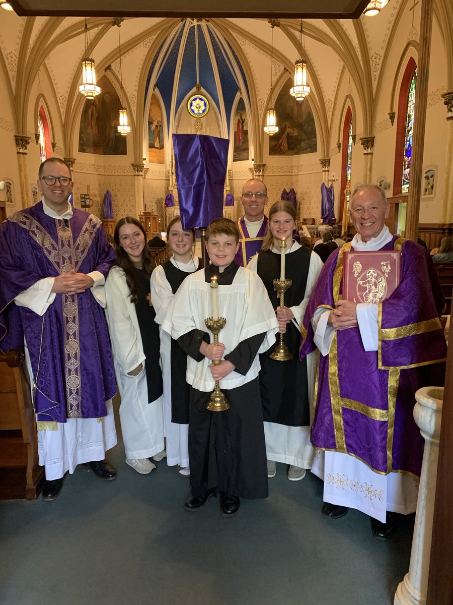 davidkidd2016's tweet photo. Thank you @padremueller for a blessed weekend at New Washington St. Bernard Parish and Willard St. Francis Xavier Parish to celebrate the Masses and Spanish Mass!! We also got to see the @kingandimusical at Buckeye Central High School!! God is blessing the good people there!! https://t.co/qibakNpfox