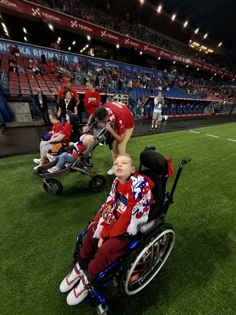 WALKA O ZWYCIĘSTWO! 👊
Dominik walczy o powrót do zdrowia i potrzebuje naszej ekipy.  Zasada jest prosta :
👉 Wbijasz na zrzutkę: zrzutka.pl/827d3p
👉 Dorzucasz tyle, ile możesz – każda "cegiełka" przybliża go do celu!
👉 Podajesz info dalej, żeby zasięg rósł!
🙏🙏🙏