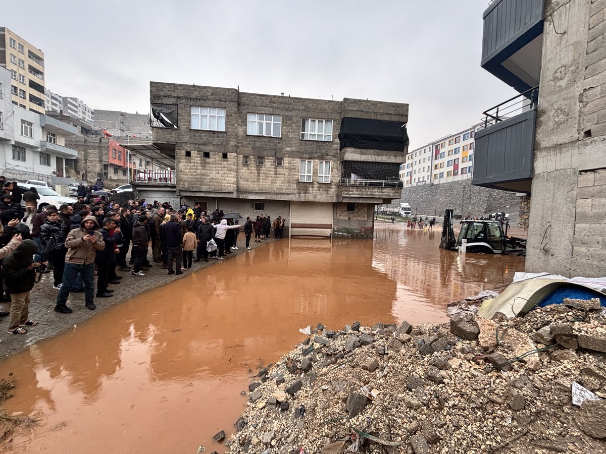 Tvolaycom's tweet photo. Şanlıurfa’da Sel Felaketi: Evler ve Araçlar Sular Altında Kaldı 
https://t.co/4F7Goku9uo
#Gaziantep #Trumpınİran #MauroIcardi #İzzetYıldızhan #RüşvetinKöküKazınıyor #AleynaKalaycıoğlu
#IgorTudor #PolisiYaşatın #israilterrorist #MilliSavunmaBakanlığı #Rizede #Müslümanlar https://t.co/yit37iGMgm