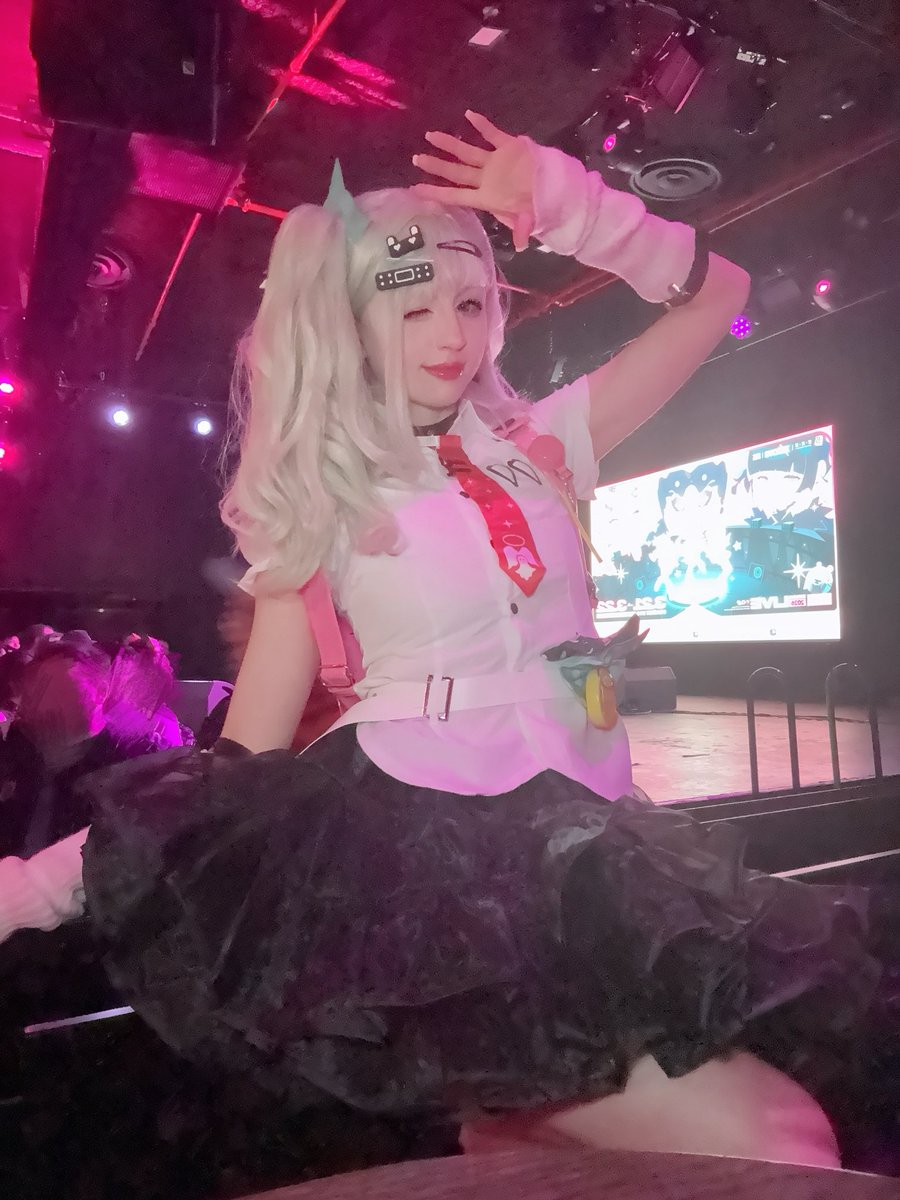 ellie જ⁀➴ tweet media