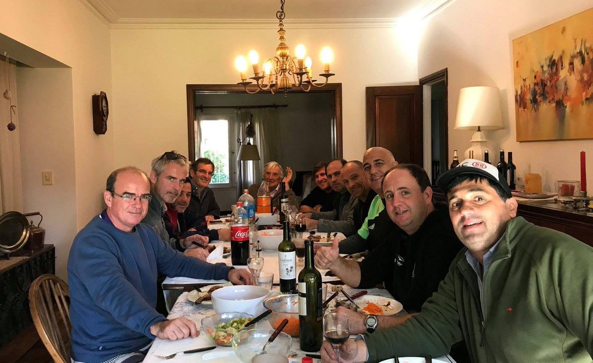 SanIsidroGAA's tweet photo. Hoy despedimos con un “gracias” a Roberto Gómez, padre de nuestro fundador Martín, quien colaboró desde inicio con el Club. Foto: Asado de la CD en 2018 en lo de Roberto quién saluda desde el fondo. Martín, fuerte abrazo para vos y los tuyos.
San Isidro Gaélico GAA
#unafamilia https://t.co/23iYiapg7O
