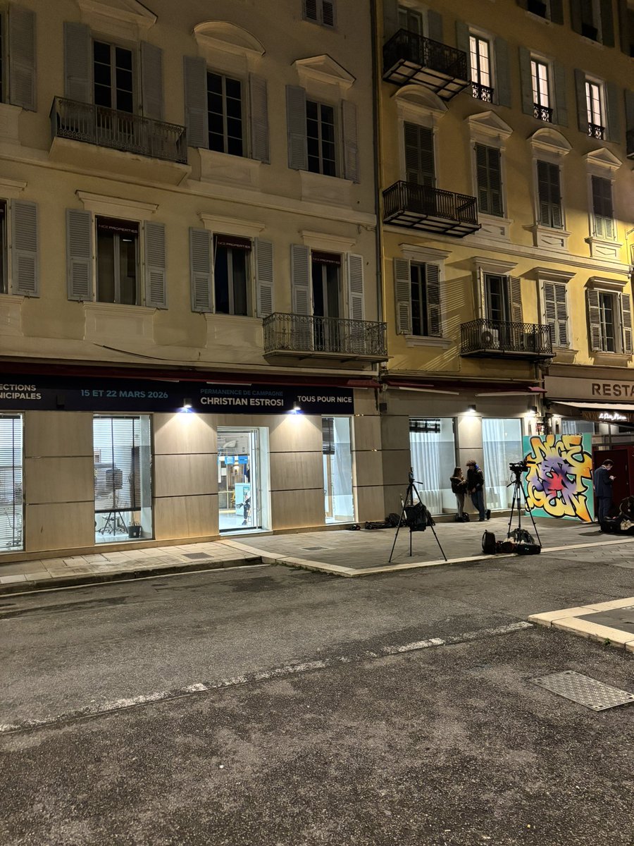 🗳️ À Nice, la fermeture des bureaux de vote approche. 

Devant le QG de Christian Estrosi, le calme règne, hormis la présence de quelques journalistes. 
Les premières tendances sont attendues aux alentours de 21h. 

Suivez les résultats des élections municipales sur <a href="/nice_actu/">actu Nice</a>