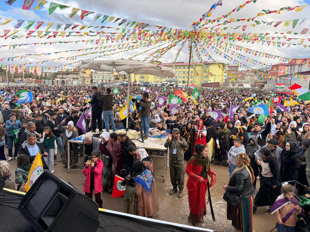 Me li Sertê Newroz bi coş pîroz kir û agirê “Newroza Azadî û Yekîtiya Demokratîk” pêxist. Newroza gelê Sertê pîroz be.

Em sipasîyê xwe gelê Sertê re peşkeş dikin. Îro careke din li qada Newrozê hêz û îradeya xwe dan nîşan.

Newroz pîroz be, bijî Newroz!