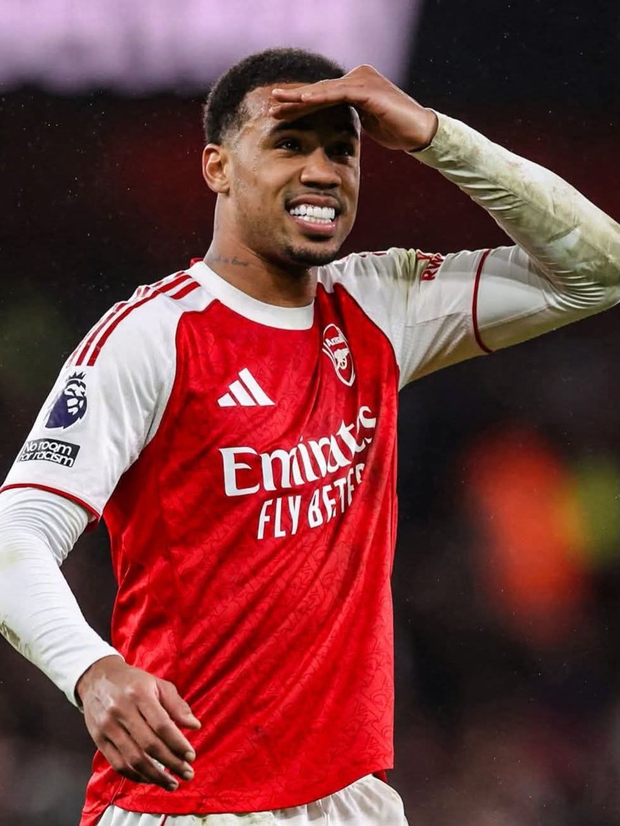 EbereCFC's tweet photo. Gabriel didn't really see the two goals 

#ARSMCI https://t.co/9ekgRQAuf1