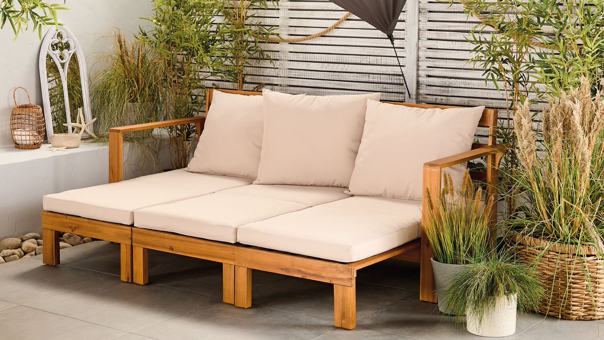 Hi <a href="/AldiUK/">Aldi Stores UK</a>.
Last year I bought the Gardenline Daybed (pictured) from you.
My idiot dog munched one of the folding cushions.
Where can I buy replacements?

Much thanks in advance.