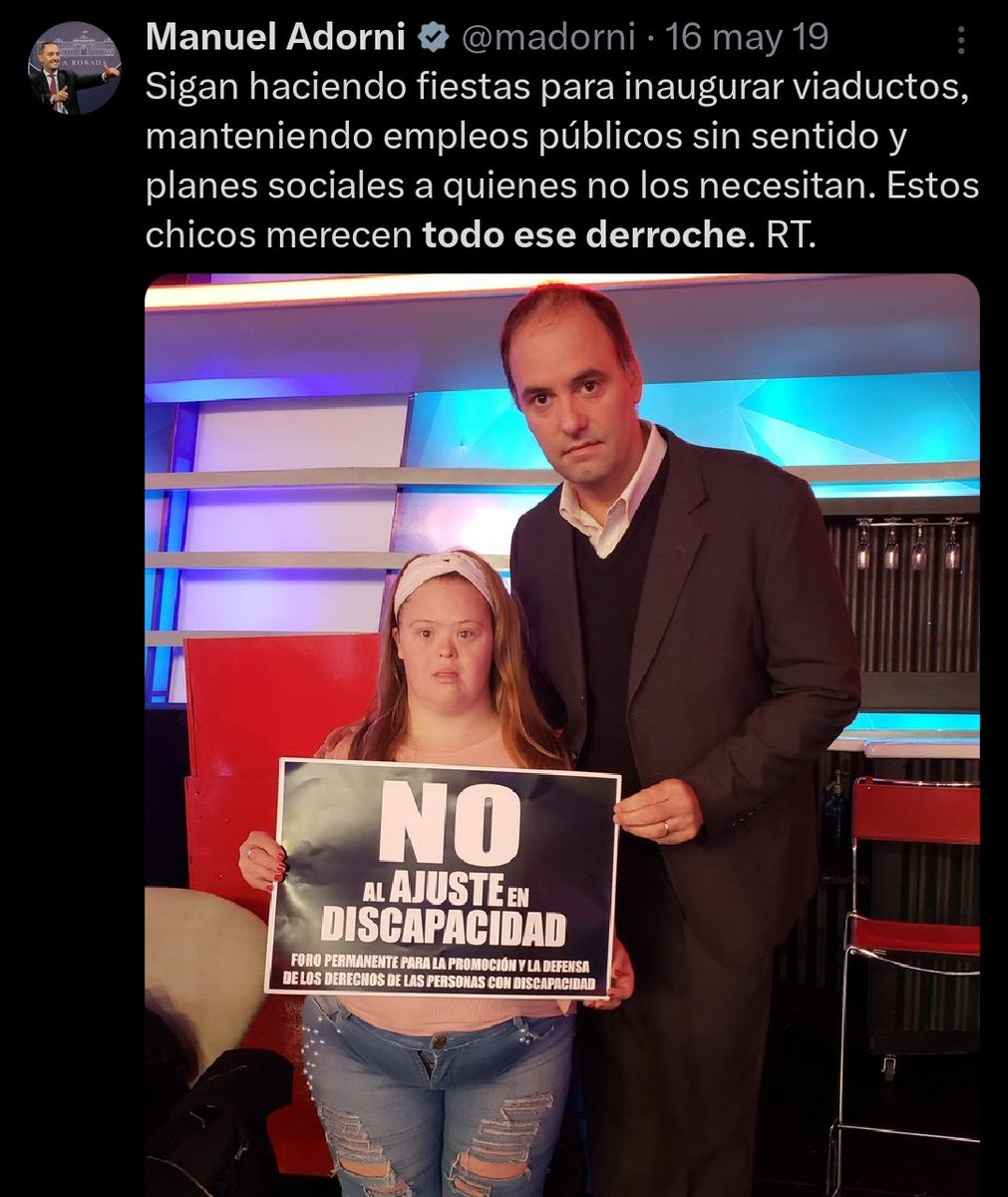Manuel Adorni durante el gobierno de Mauricio Macri quejándose del ajuste en discapacidad. La cara de piedra. Afuera