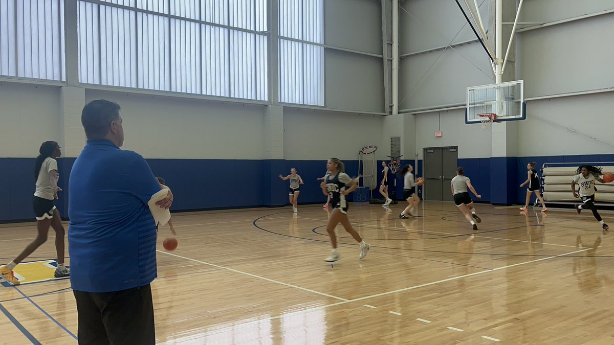 StevenStockSWIC's tweet photo. Nothing better than getting to sit back and watch my favorite team in the country practice! @SWICWBB https://t.co/UhAWkzNnmG