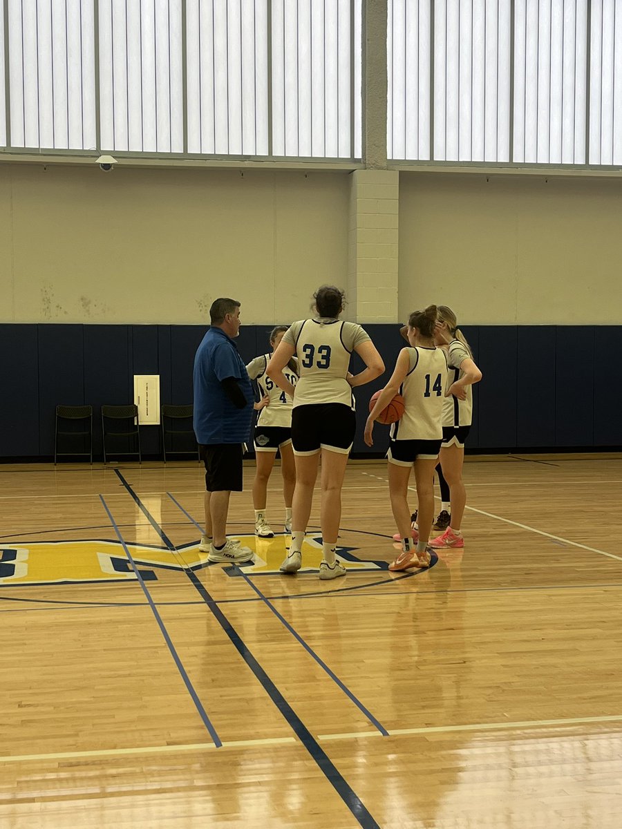 StevenStockSWIC's tweet photo. Nothing better than getting to sit back and watch my favorite team in the country practice! @SWICWBB https://t.co/UhAWkzNnmG