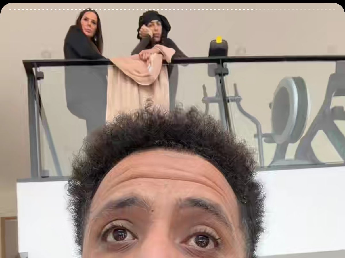 eemarbt's tweet photo. nasdas regarde tes snaps avant de les poster stp, on voit bilel la 🤣 #nasdas https://t.co/JIoKu45SW4