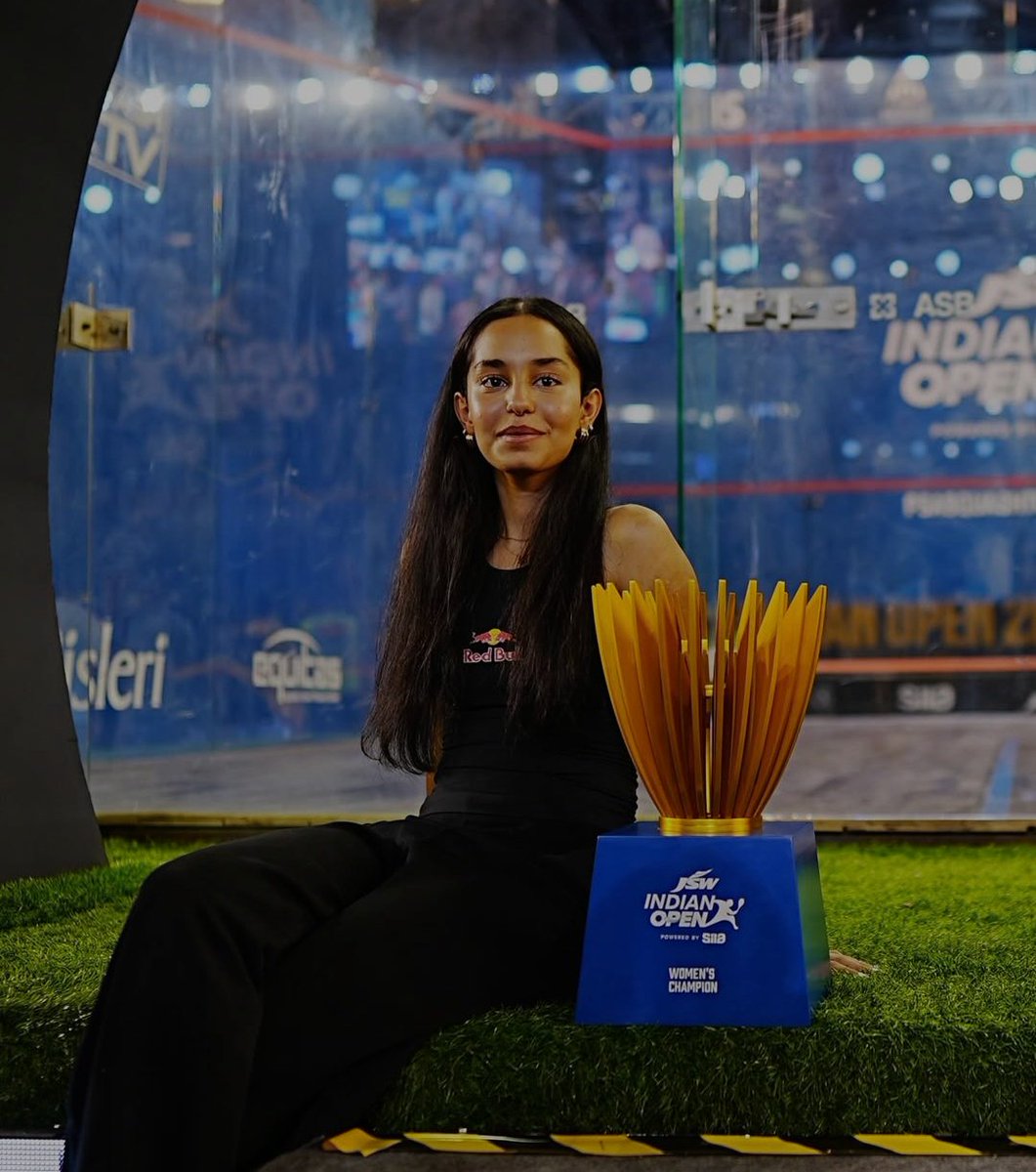 airnewsalerts's tweet photo. 𝐂𝐡𝐚𝐦𝐩𝐢𝐨𝐧 𝐖𝐢𝐭𝐡 𝐓𝐡𝐞 𝐓𝐫𝐨𝐩𝐡𝐲 🏆

Anahat Singh with the Indian Open Women’s Singles trophy

#IndianOpen2026 | #Squash | #AnahatSingh | #IndianOpen https://t.co/yafkIAL3IG
