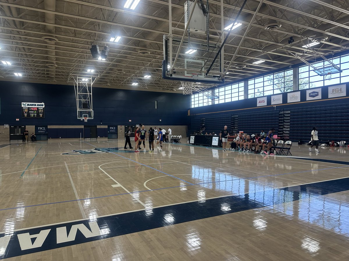 FCNsports's tweet photo. It’s the high school All-Star game! 

The best seniors on the girls side from around the city playing right now, afterwards it’ll be the boys. 

#teamsideline https://t.co/na0MSXaMh7