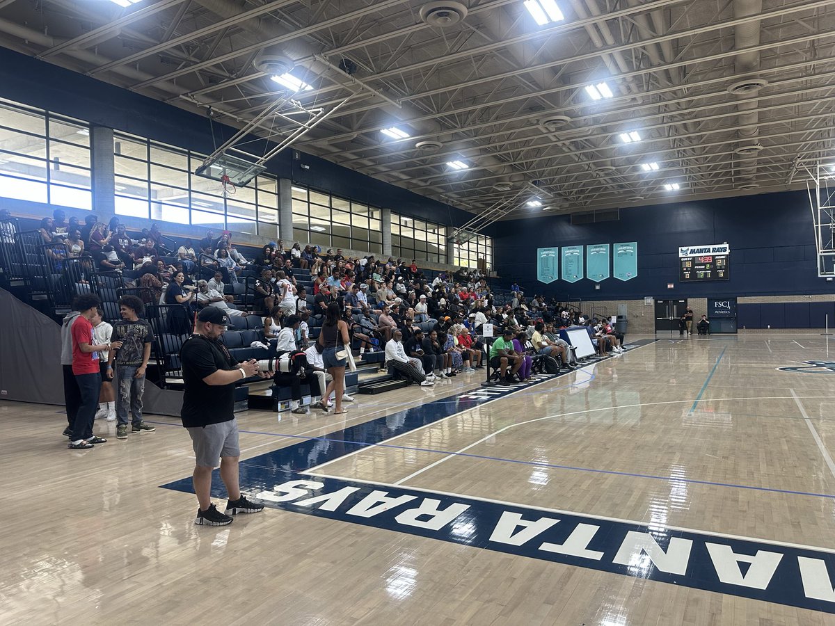 FCNsports's tweet photo. It’s the high school All-Star game! 

The best seniors on the girls side from around the city playing right now, afterwards it’ll be the boys. 

#teamsideline https://t.co/na0MSXaMh7