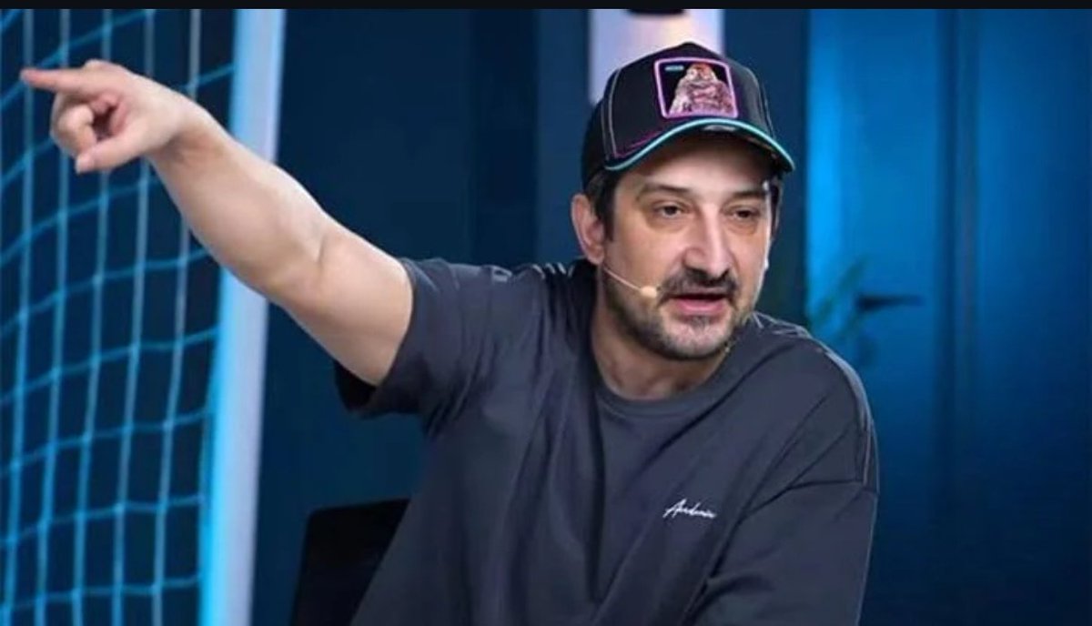 Sırf objektif olan ve doğruları konuşan Serhat Akın ve Nihat Kahveci kuşlar tarafından linç ediliyor.

Adalet isteyen ve Futboldan anlayan Galatasaray taraftarı zaten ikisinin de yanında.

Ayrıcalık isteyen kuşlar ise eleştiriyor.

Doğru duvar yıkılmaz.