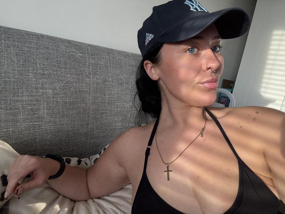 missmarneyxo's tweet photo. Who liked sweaty gym girl feet 🥰🥰 https://t.co/teHUOhT72J
