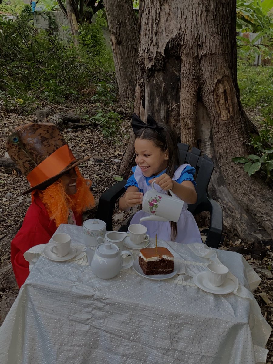 pretty_menaa's tweet photo. Mi pequeña khloe en su país de las maravillas🥹 https://t.co/XDwSb22kgH
