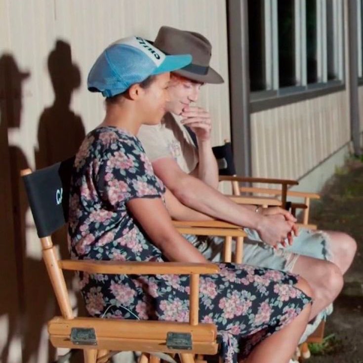 d 𝜗𝜚 tweet media